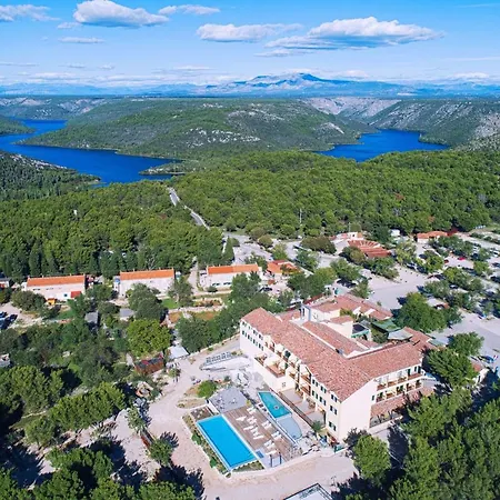 In Guest - Comfortable Family With Breakfast Included * Lozovac
