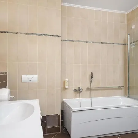 In Guest - Comfortable Family With Breakfast Included * Lozovac