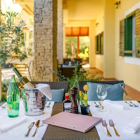 Guest house In Guest - Comfortable Family With Breakfast Included Lozovac
