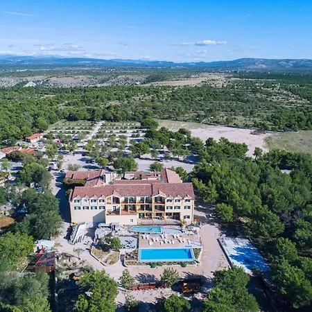 In Guest - Comfortable Family With Breakfast Included * Lozovac
