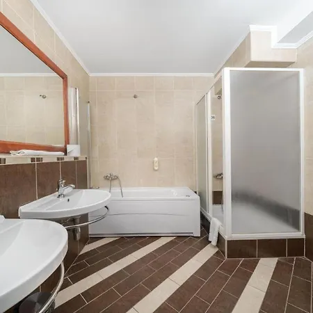 In Guest - Comfortable Family With Breakfast Included Guest house